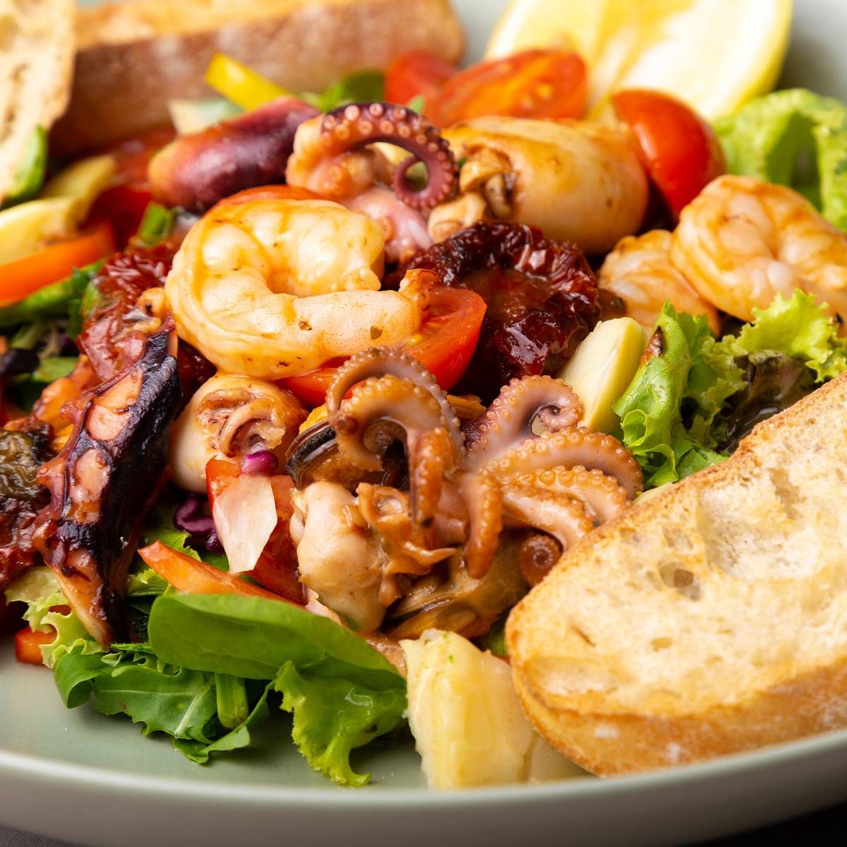 Salata cu Fructe de Mare